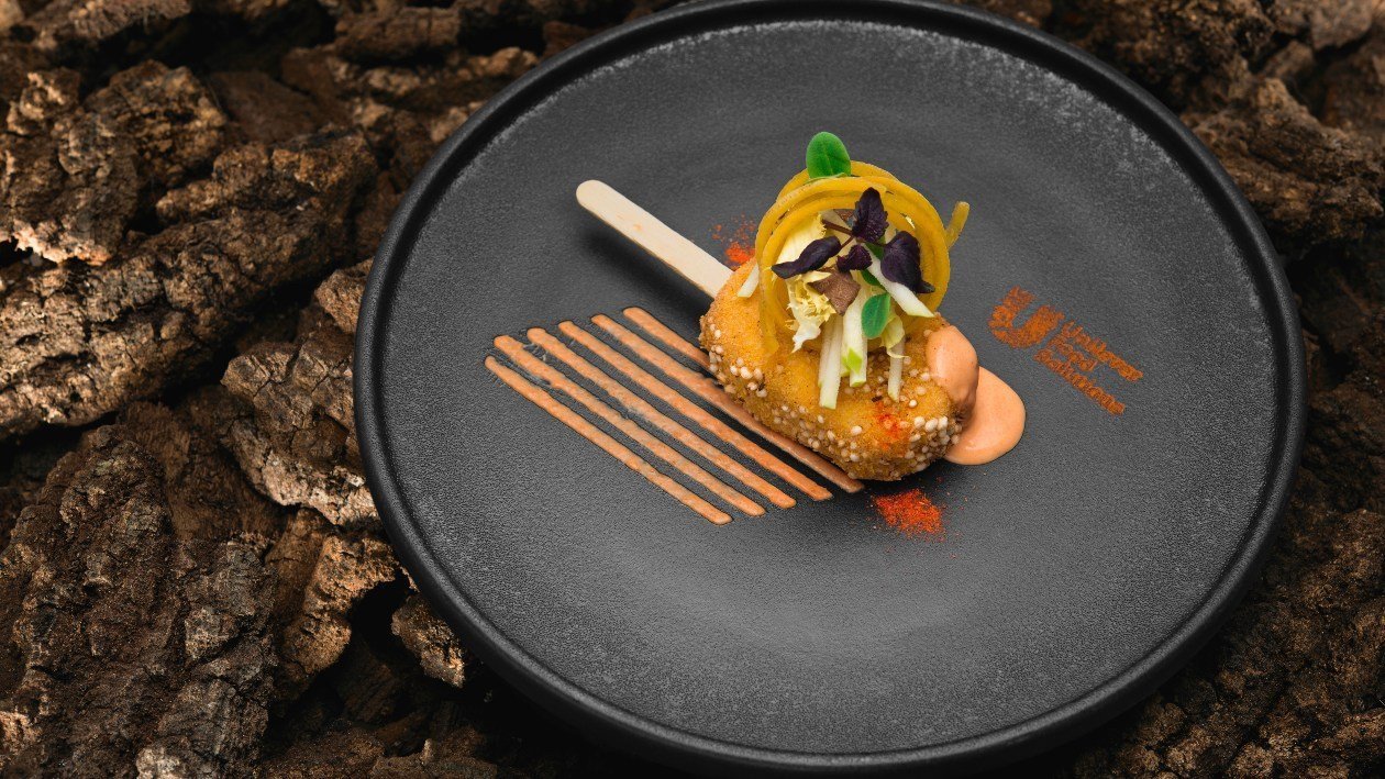 Stecco di patate, bulgur,pollo, mele, tartufo e salsa al peperone crusco e basilico – Ricetta Stecco di patate, bulgur,pollo, mele, tartufo e salsa al peperone crusco e basilico – Ricetta