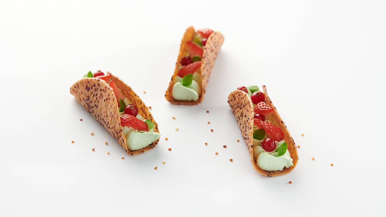 Tacos di quinoa e semi di lino con panna al pistacchio e frutti rossi – Ricetta Tacos di quinoa e semi di lino con panna al pistacchio e frutti rossi – Ricetta