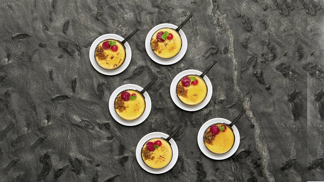 Tegamino di crema catalana alla lavanda e zenzero con mango brulée – Ricetta Tegamino di crema catalana alla lavanda e zenzero con mango brulée – Ricetta