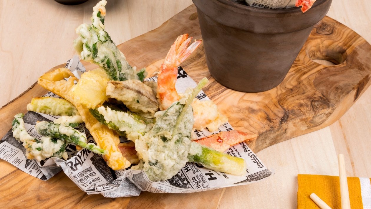 Tempura di verdure, pecorino e gamberi in salsa agrodolce di cipolla – Ricetta Tempura di verdure, pecorino e gamberi in salsa agrodolce di cipolla – Ricetta