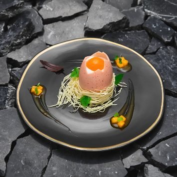 Uovo di panna cotta e yogurt con tuorlo esotico e salsa al mango confit – Ricetta Uovo di panna cotta e yogurt con tuorlo esotico e salsa al mango confit – Ricetta