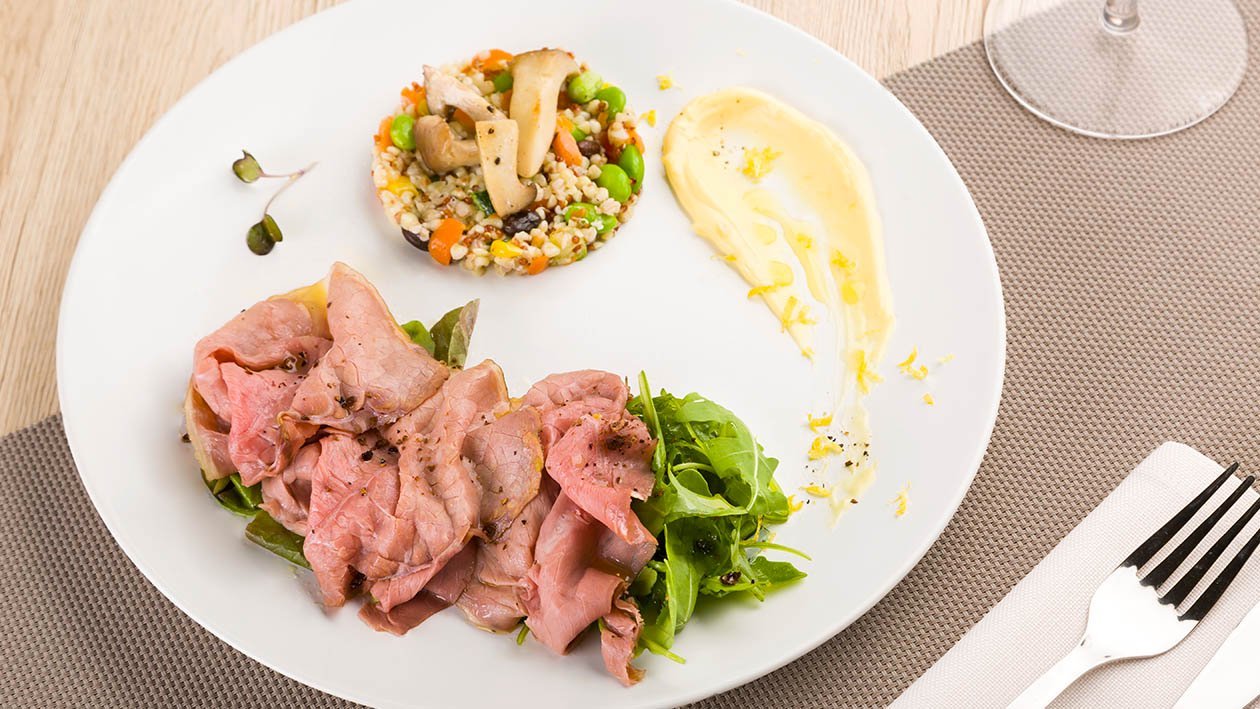 veli di manzo al ginepro con insalatina di grano saraceno e maionese aromatizzata al limone – Ricetta veli di manzo al ginepro con insalatina di grano saraceno e maionese aromatizzata al limone – Ricetta