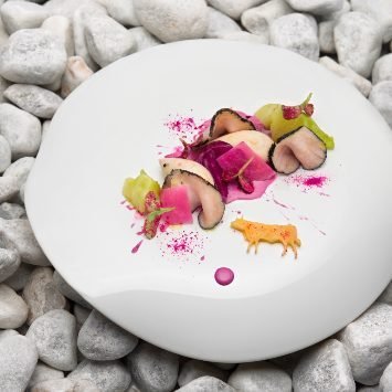 Vitello Tonnato in crosta di curry nero, tonnata viola e cavolo cappuccio fermentato – Ricetta Vitello Tonnato in crosta di curry nero, tonnata viola e cavolo cappuccio fermentato – Ricetta