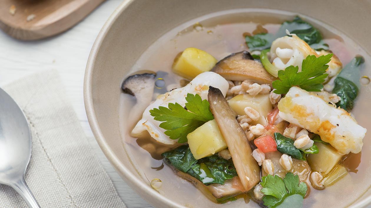 Zuppa di farro con patate, cardoncelli e riccioli di calamari – Ricetta Zuppa di farro con patate, cardoncelli e riccioli di calamari – Ricetta