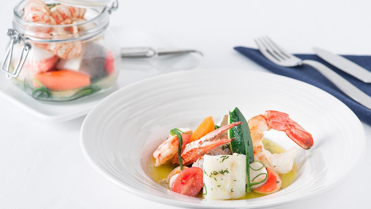 Zuppa di pesce vongole e salicornia, verdurine novelle e vinaigrette citrus in vasocottura – Ricetta Zuppa di pesce vongole e salicornia, verdurine novelle e vinaigrette citrus in vasocottura – Ricetta