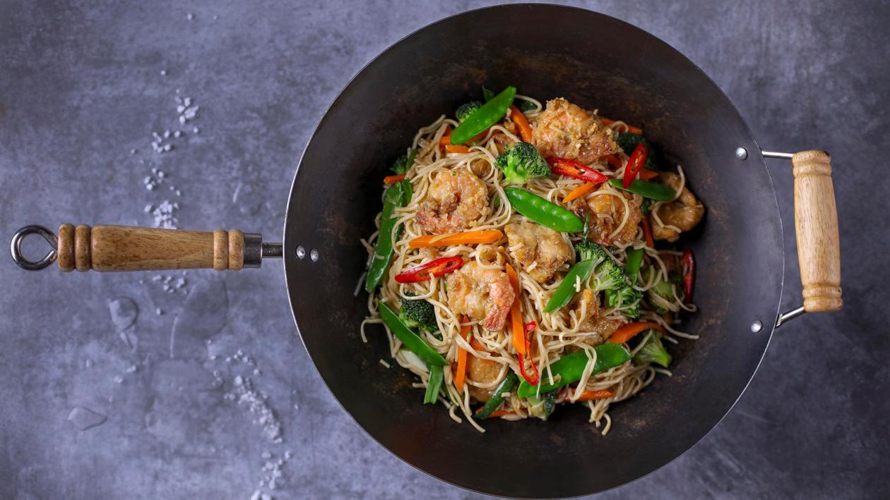 Chow mein – kepti makaronai su vištiena ir krevetėmis – Receptas Chow mein – kepti makaronai su vištiena ir krevetėmis – Receptas