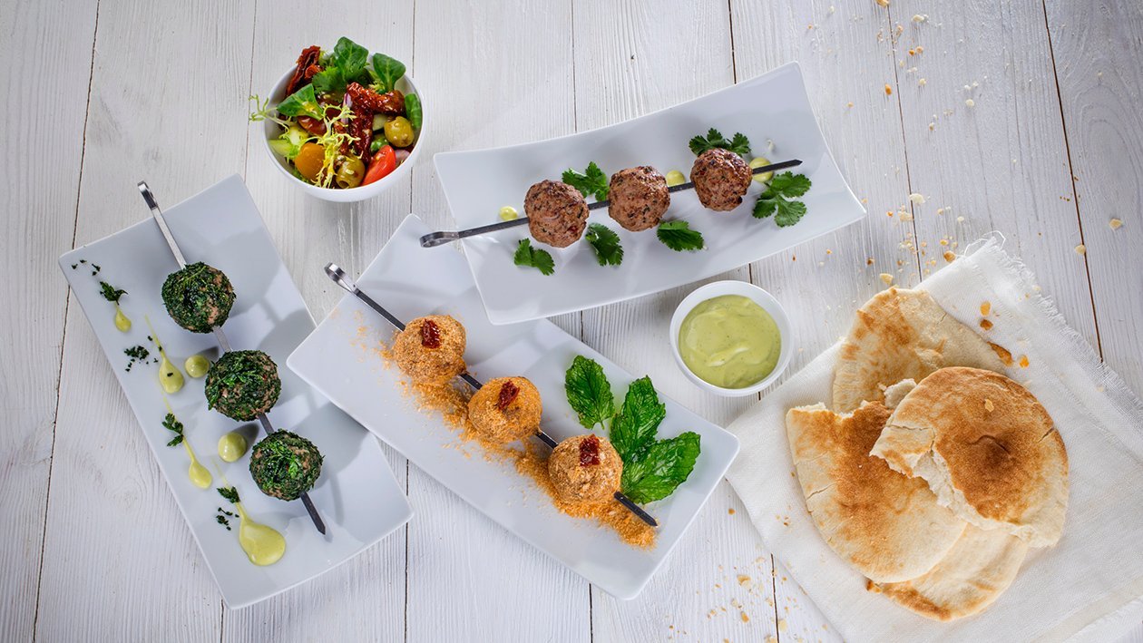 Ėriukų Kofta (kukuliai) su pomidorų salotomis ir mėtų padažu – Receptas Ėriukų Kofta (kukuliai) su pomidorų salotomis ir mėtų padažu – Receptas