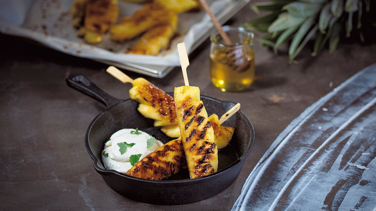 Grilēts ananass ar krēmīgu mērci – Receptas Grilēts ananass ar krēmīgu mērci – Receptas