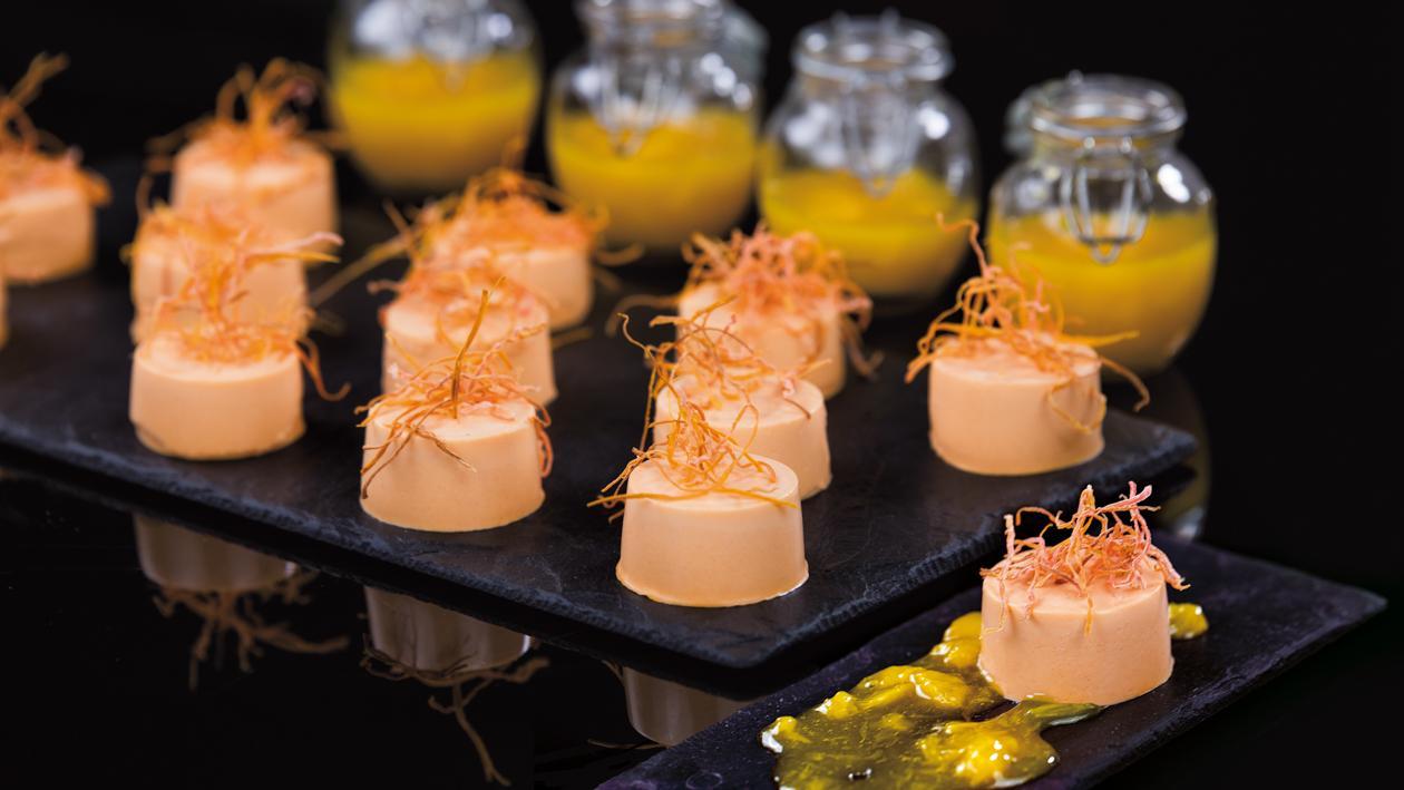 Morkų Panna Cotta su apelsinų uogiene – Receptas Morkų Panna Cotta su apelsinų uogiene – Receptas