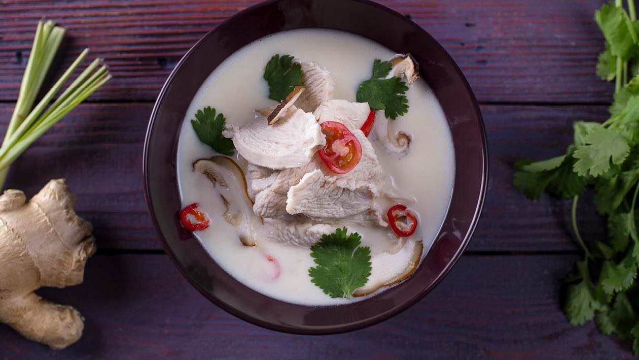 Tom kha – Tailandietiška kokosų pieno sriuba su vištiena – Receptas Tom kha – Tailandietiška kokosų pieno sriuba su vištiena – Receptas