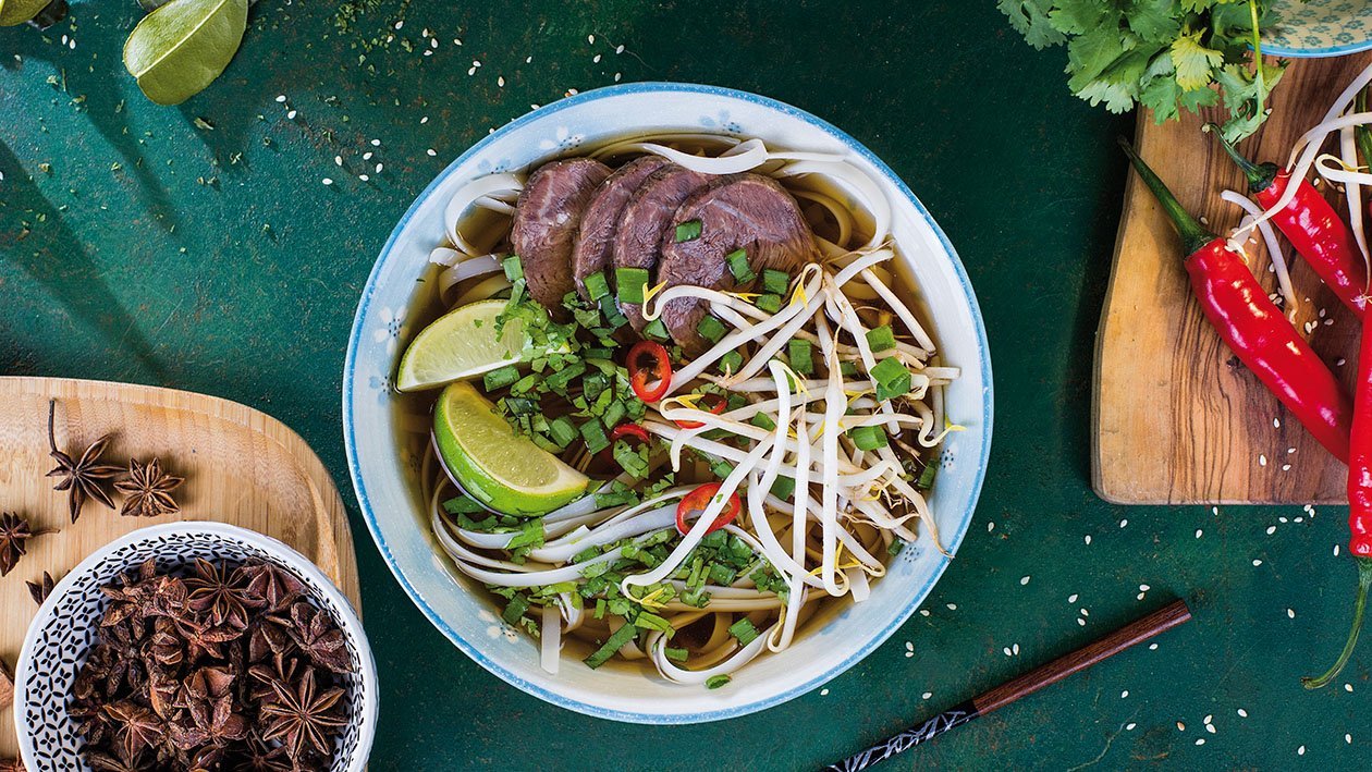 Vietnamietiška sriuba Pho su ryžių makaronais ir jautiena – Receptas Vietnamietiška sriuba Pho su ryžių makaronais ir jautiena – Receptas