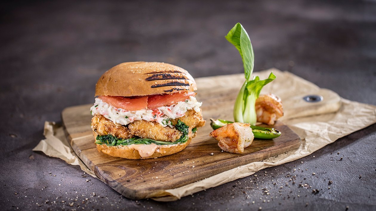 Burgers ar kraukšķīgām garnelēm, krēmveida krabju masu un halapenjo – Recepte Burgers ar kraukšķīgām garnelēm, krēmveida krabju masu un halapenjo – Recepte