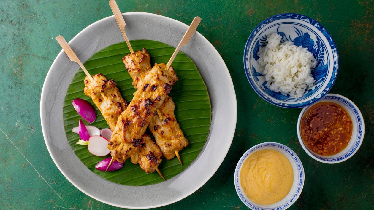 Cūkas filejas Satay ar krēmveida riekstu mērci – Recepte Cūkas filejas Satay ar krēmveida riekstu mērci – Recepte