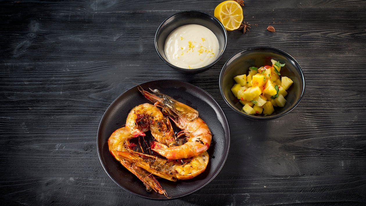 Grilētas garneles ar ananasiem un citrusu majonēzi – Recepte Grilētas garneles ar ananasiem un citrusu majonēzi – Recepte