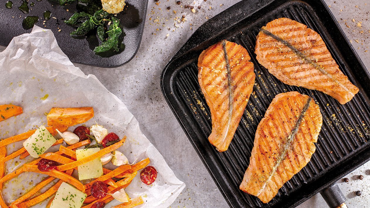 Grilēts lasis ar kolrābi un čoriso desu – Recepte Grilēts lasis ar kolrābi un čoriso desu – Recepte