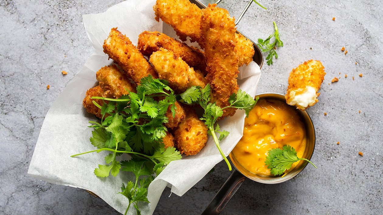Halloumi siera standziņas ar jogurta majonēzi – Recepte Halloumi siera standziņas ar jogurta majonēzi – Recepte