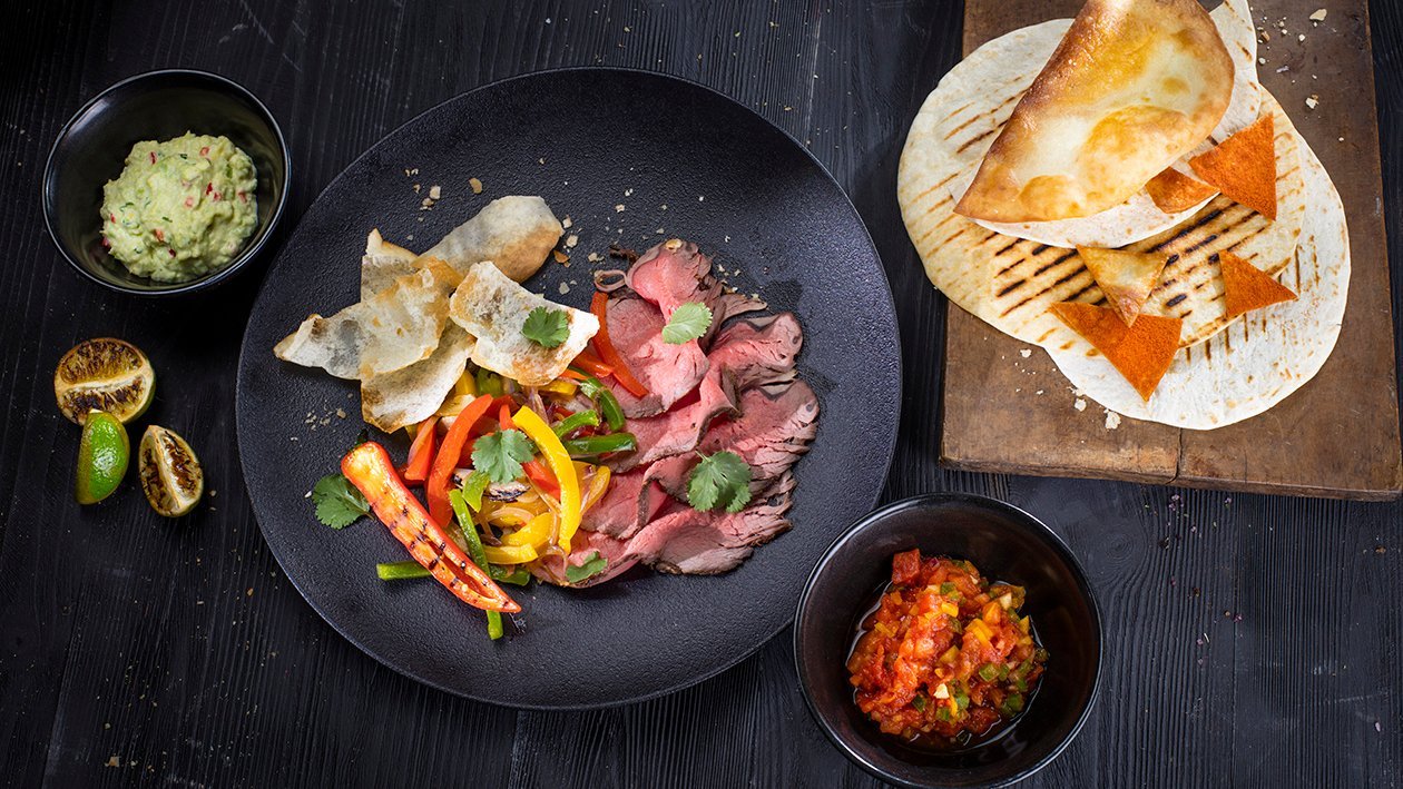Liellopa fajita ar dārzeņiem, salsu un gvakamoli – Recepte Liellopa fajita ar dārzeņiem, salsu un gvakamoli – Recepte