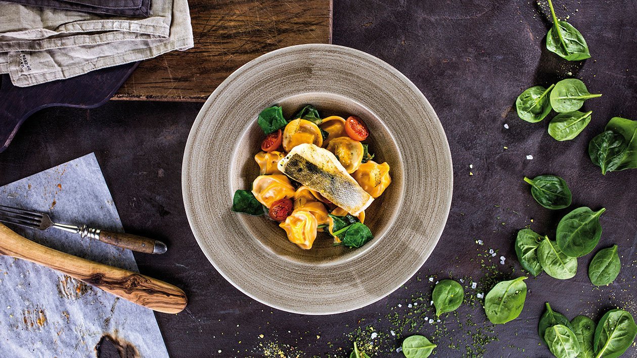 Tortellīni ar spinātiem un zandartu citronu mērcē – Recepte Tortellīni ar spinātiem un zandartu citronu mērcē – Recepte