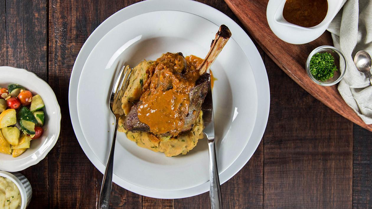 Kambing Shank Tika Masala dengan Kentang Lecek Kambing Shank Tika Masala dengan Kentang Lecek