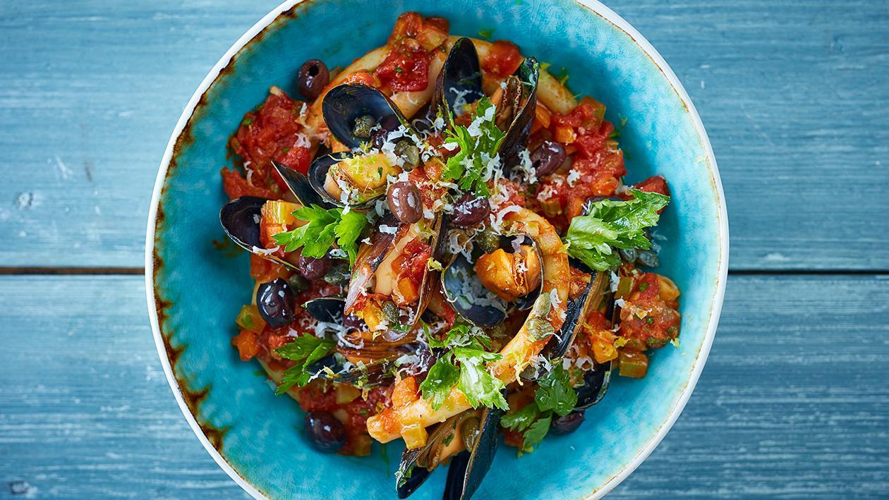 Pasta dengan Kupang, Tomato dan Zaitun Pasta dengan Kupang, Tomato dan Zaitun