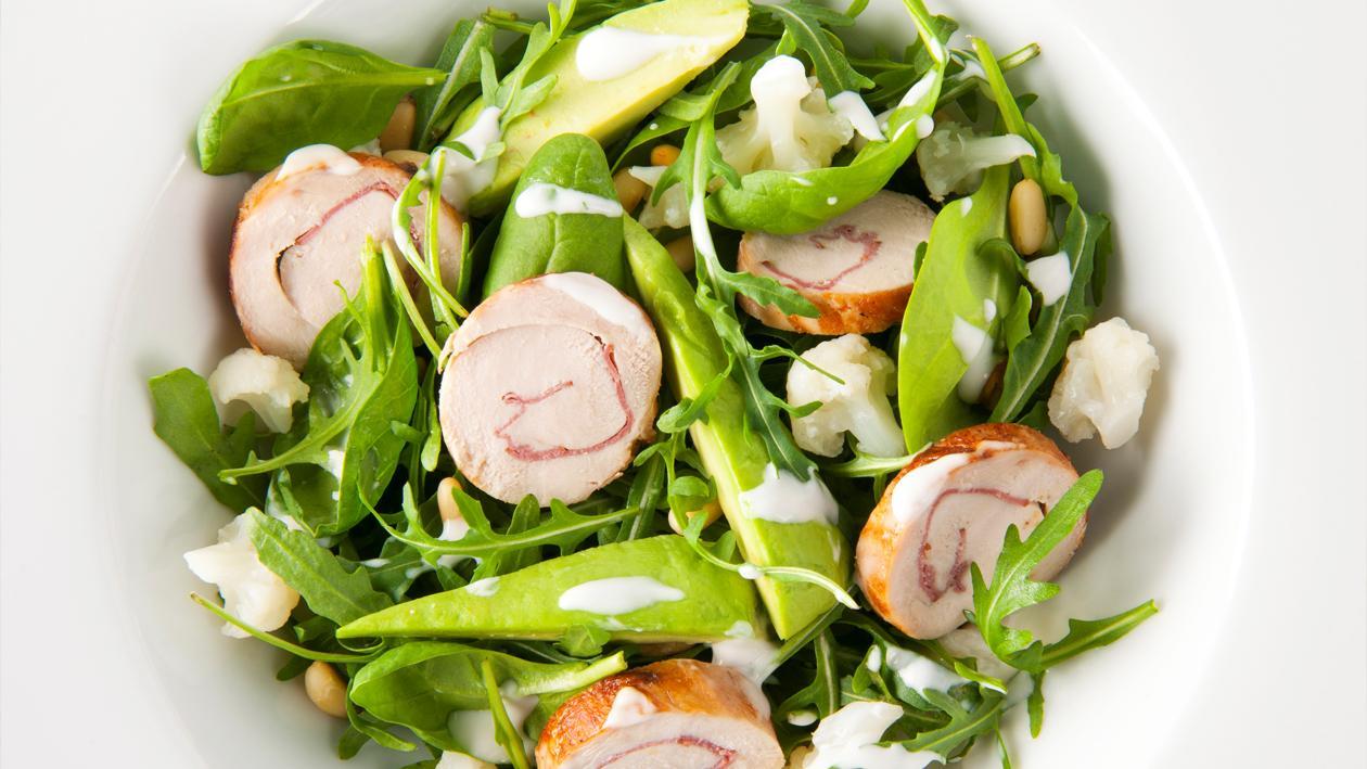 Avocadosalade met gerookte kip en yoghurtdressing Avocadosalade met gerookte kip en yoghurtdressing