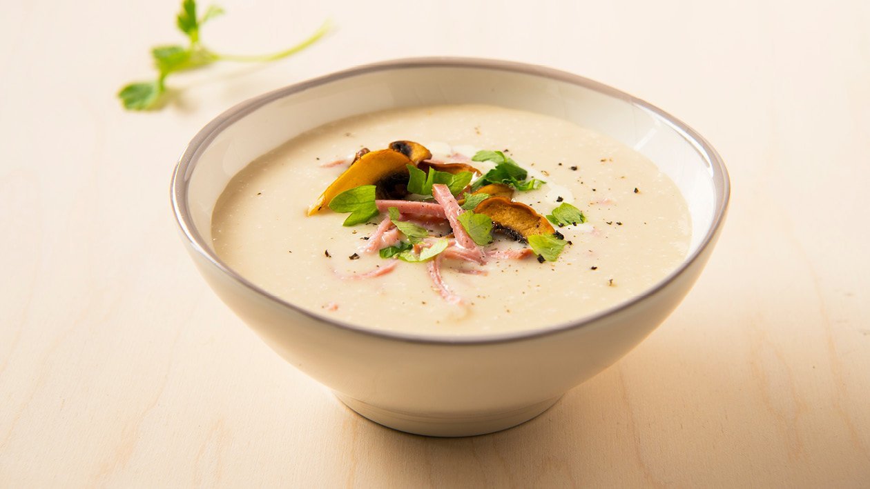 Champignonroomsoep met ham en tuinkruiden Champignonroomsoep met ham en tuinkruiden