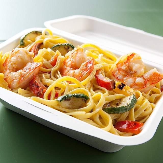Fettuccine met kerrie en scampi's Fettuccine met kerrie en scampi's