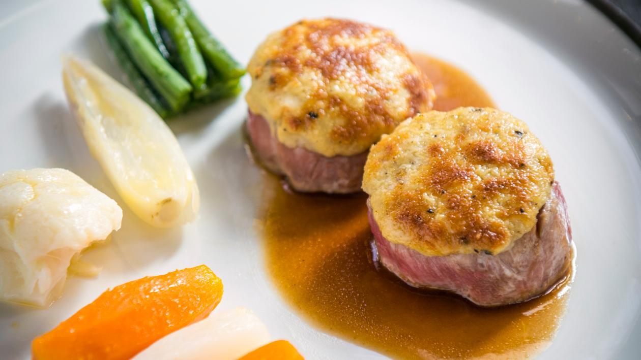 Filet pure van varken met bruine jus en puree op grootmoeders wijze – Recept Filet pure van varken met bruine jus en puree op grootmoeders wijze – Recept