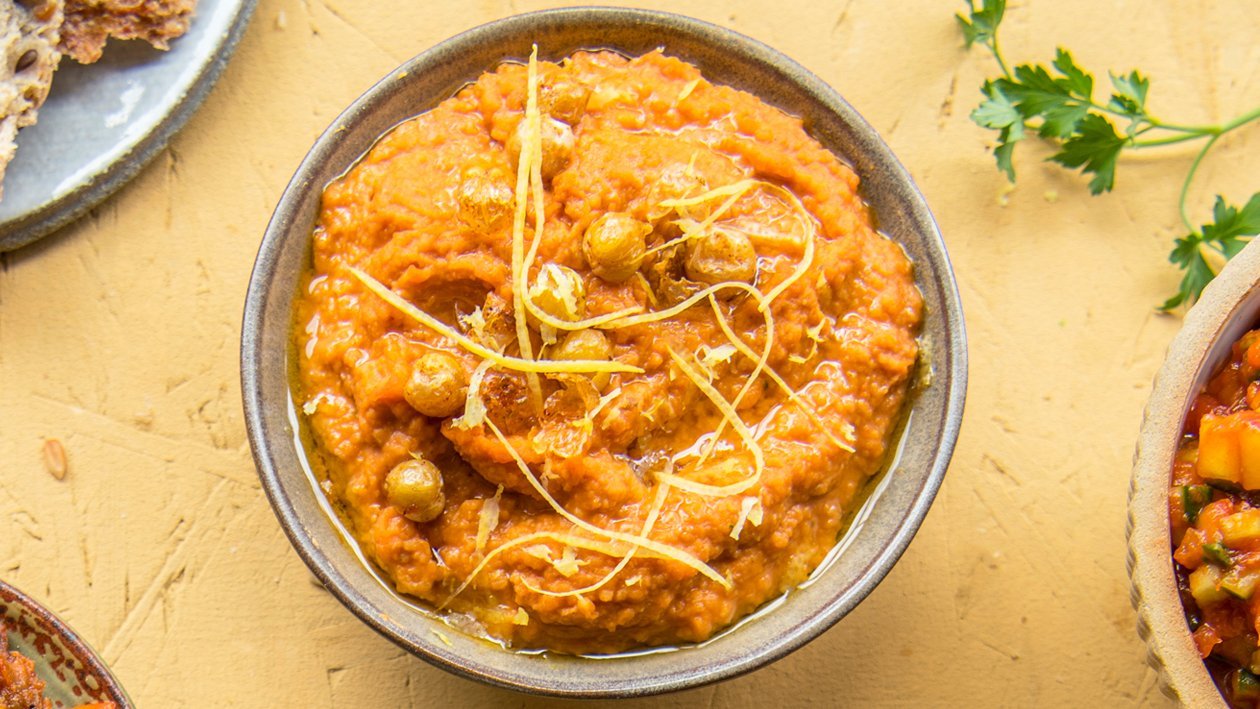 Hummus met een pittige tomatentwist Hummus met een pittige tomatentwist