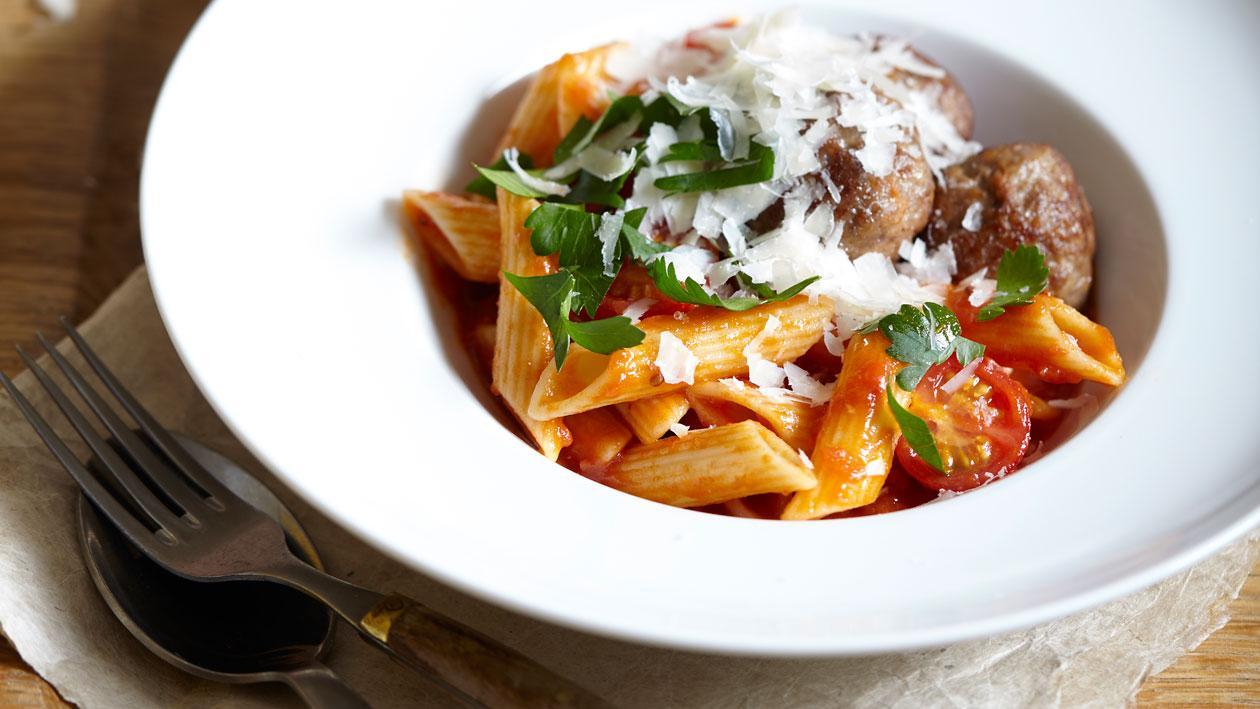 Penne Arrabbiata met gehaktballetjes en pecorino Penne Arrabbiata met gehaktballetjes en pecorino