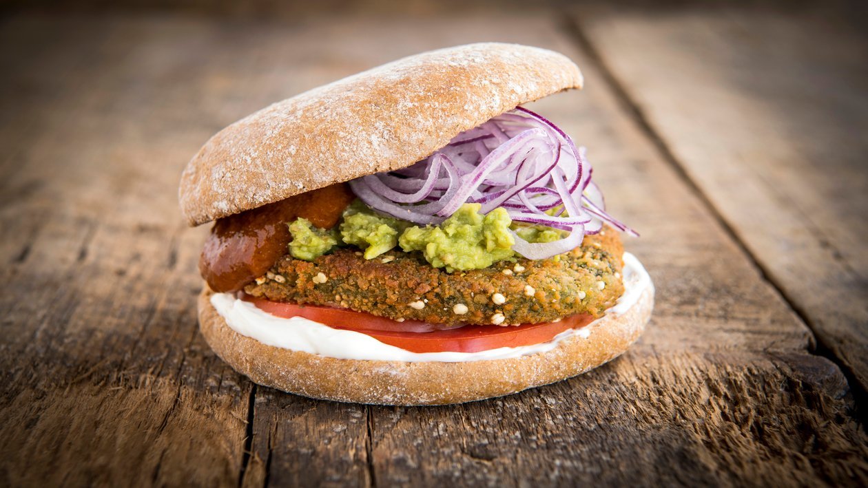 Quinoaburger / Guacamole / Rode ui / Zongedroogde tomaat Quinoaburger / Guacamole / Rode ui / Zongedroogde tomaat