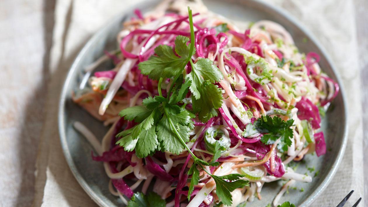 Rode witte koolsalade met limoenmayonaise Rode witte koolsalade met limoenmayonaise