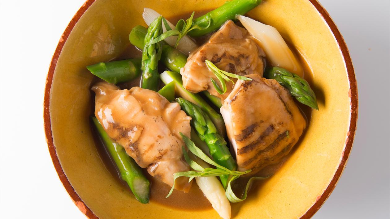 Stoofpotje van gegrilde kip en asperges Stoofpotje van gegrilde kip en asperges