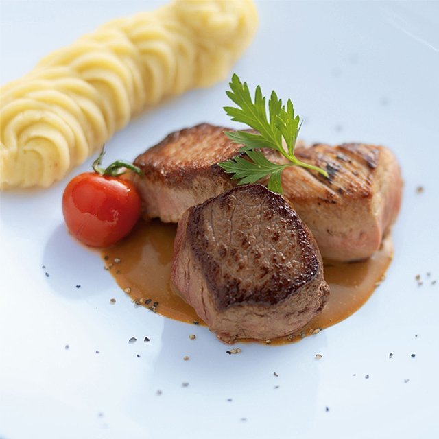Varkenstournedos met rode wijn en pepersaus – Recept Varkenstournedos met rode wijn en pepersaus – Recept