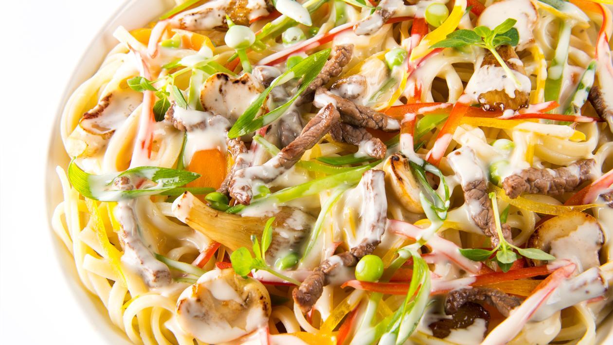 Wok van aziatische pesto en rundvlees Wok van aziatische pesto en rundvlees