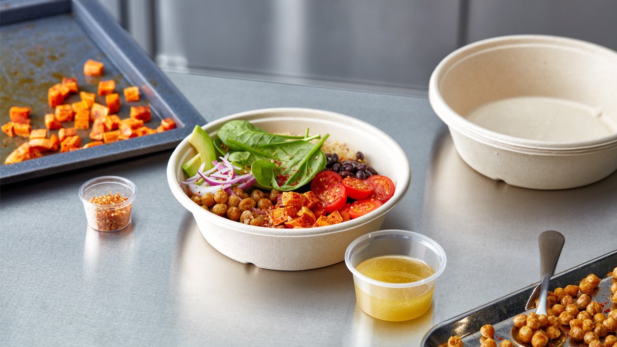 Buddha bowl met quinoa, geroosterde zoete aardappel en gebakken kikkererwten (delivery) Buddha bowl met quinoa, geroosterde zoete aardappel en gebakken kikkererwten (delivery)