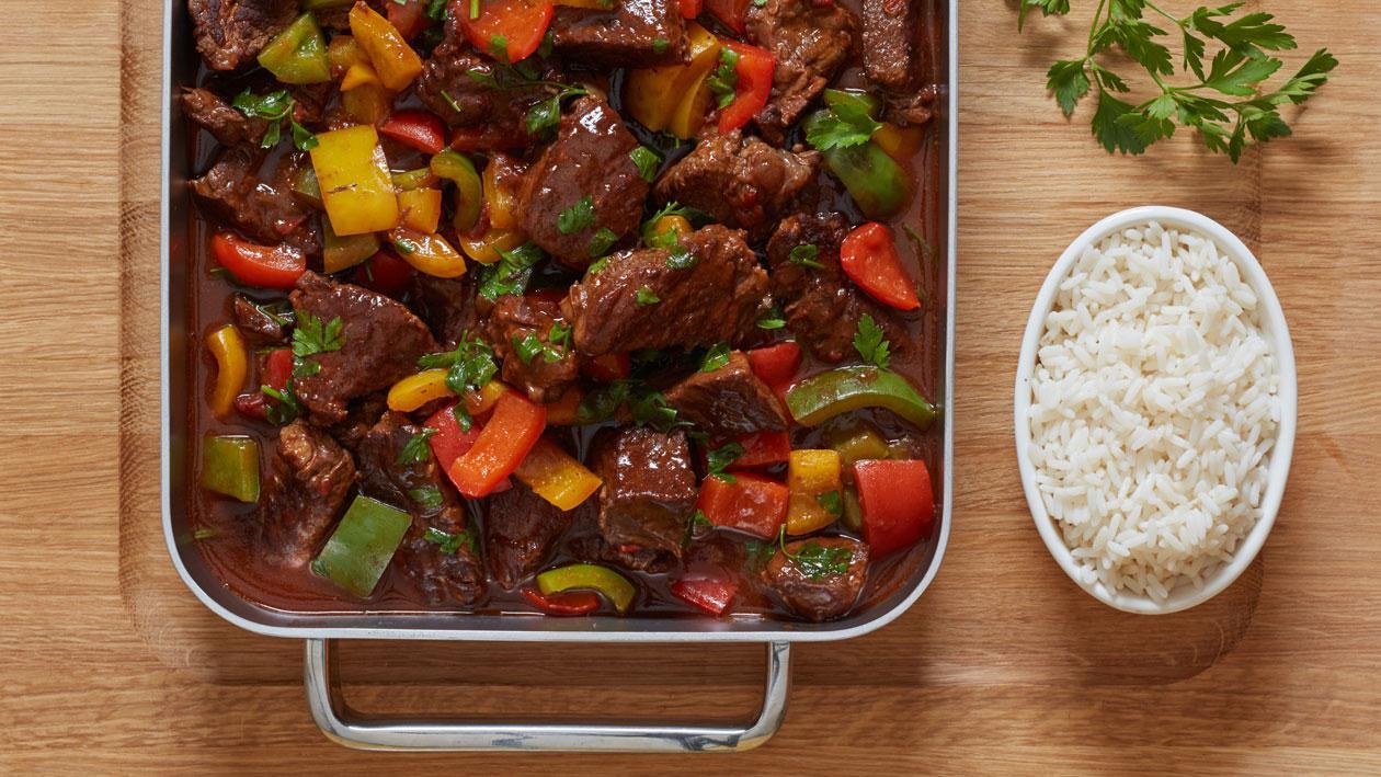 Hongaarse goulash met rijst Hongaarse goulash met rijst