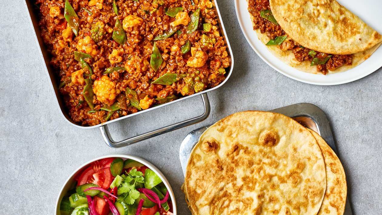 Indiase roti gevuld met vegetarische groenten curry (traiteurs) Indiase roti gevuld met vegetarische groenten curry (traiteurs)