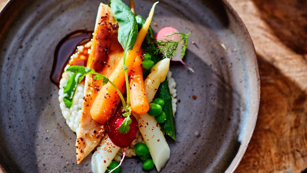 Maiskip met asperges, risotto van parelgort met dragon-hollandaise Maiskip met asperges, risotto van parelgort met dragon-hollandaise