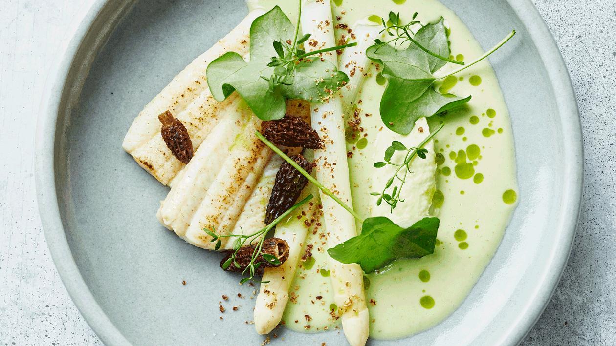 Tongfilet met asperges en spitskool Tongfilet met asperges en spitskool