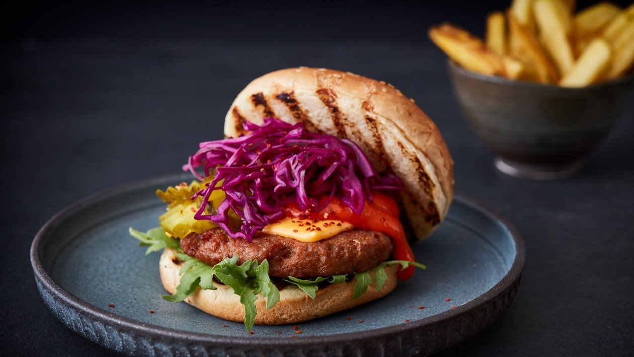 Vegetarische Classic burger met rode kool salade | Unilever Food Solutions