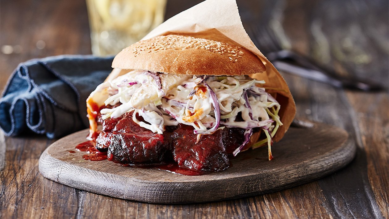Beef Brisket Sandwich med bourbonchipotle – Oppskrift Beef Brisket Sandwich med bourbonchipotle – Oppskrift