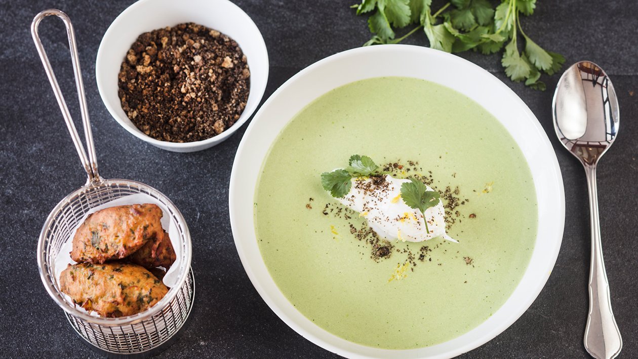 Brenneslesuppe med posjerte egg og OnionBahji – Oppskrift Brenneslesuppe med posjerte egg og OnionBahji – Oppskrift
