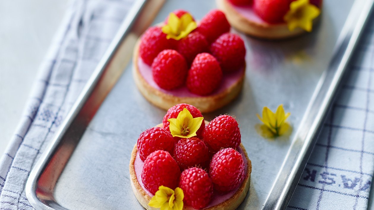 Frossen bringebærostekake – Oppskrift Frossen bringebærostekake – Oppskrift