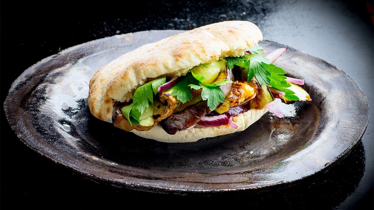 Grillede grønnsaker, pitabrød og avocadomajones 🌍🌍🌍 – Oppskrift Grillede grønnsaker, pitabrød og avocadomajones 🌍🌍🌍 – Oppskrift