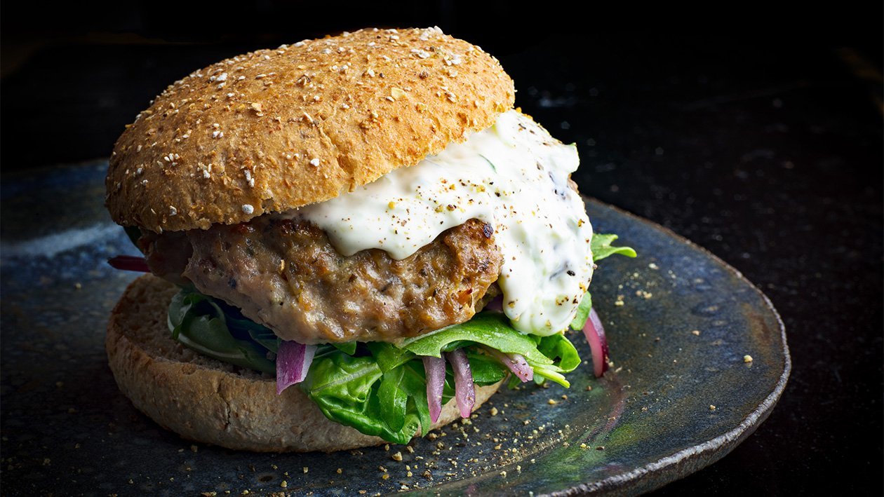Lammeburger Bagdad med jajeek-majones – Oppskrift Lammeburger Bagdad med jajeek-majones – Oppskrift