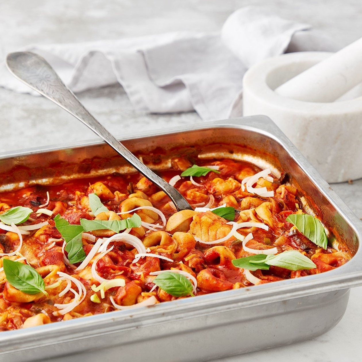 Middelhavspanne med fisk & tortellini – Oppskrift Middelhavspanne med fisk & tortellini – Oppskrift
