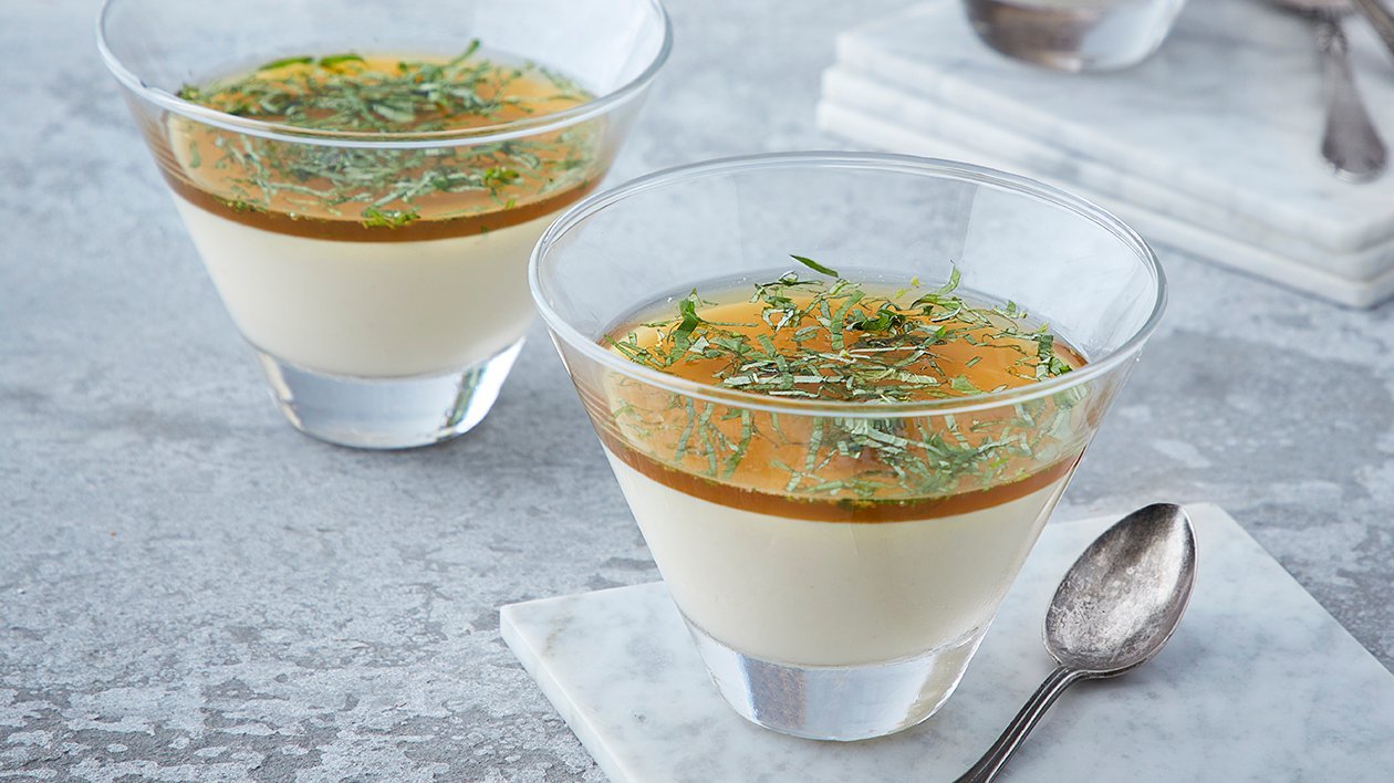 Panna Cotta med grønn te og hvit sjokolade – Oppskrift Panna Cotta med grønn te og hvit sjokolade – Oppskrift