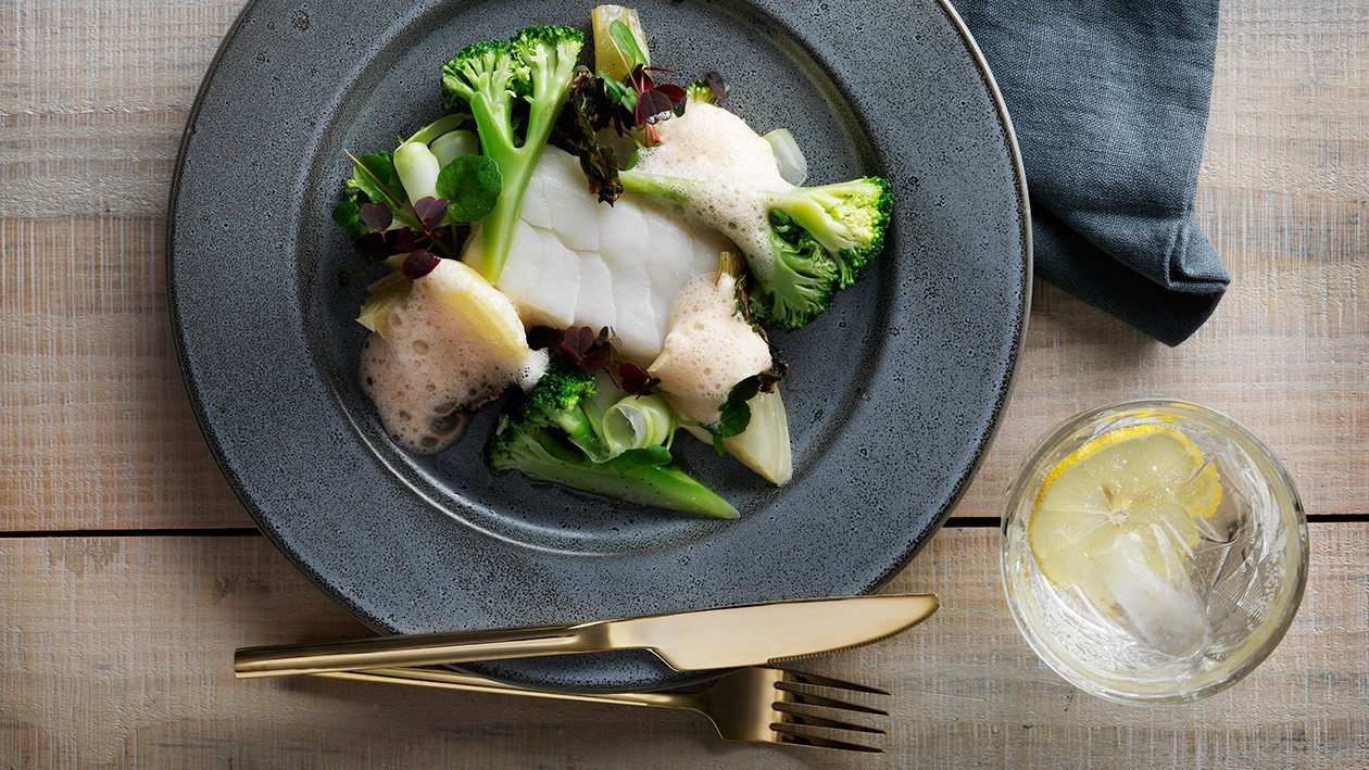 Skrei fra Lofoten med fennikel, brokkoli og hummersaus – Oppskrift Skrei fra Lofoten med fennikel, brokkoli og hummersaus – Oppskrift
