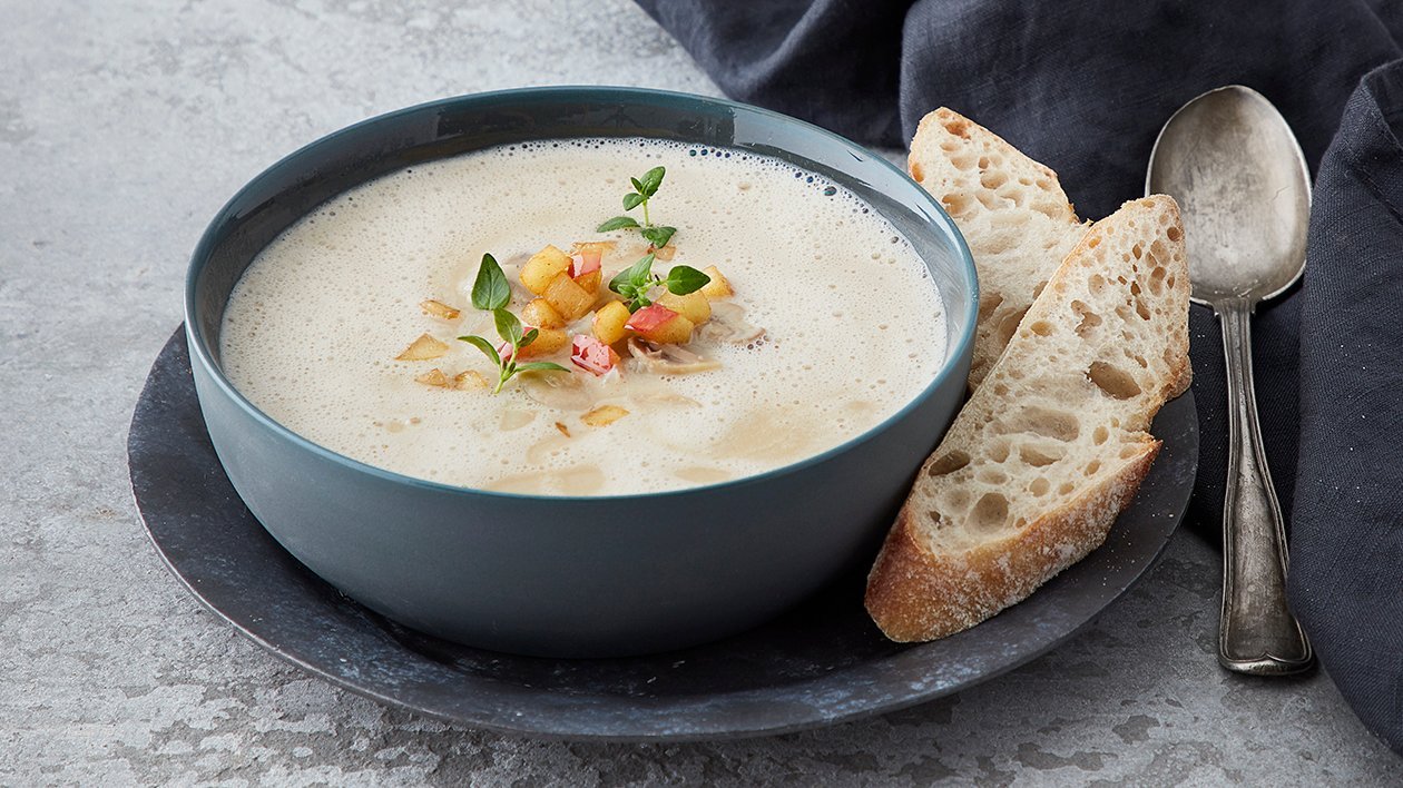 Sopp- & jordskokksuppe med smørstekte epler – Oppskrift Sopp- & jordskokksuppe med smørstekte epler – Oppskrift